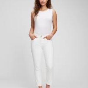 Mid Rise Girlfriend Jeans with Washwell white